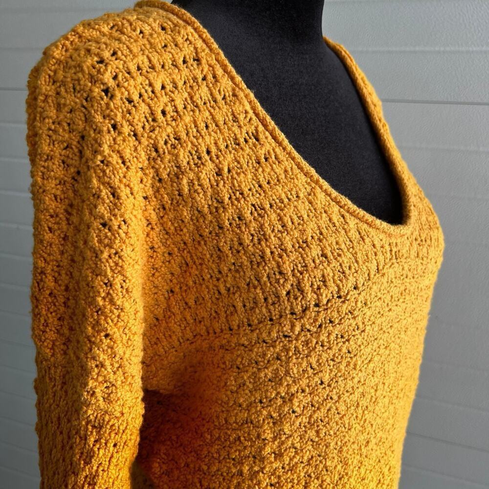 Abercrombie and Fitch women’s size S gold sweater, Rounded neck long sleeve